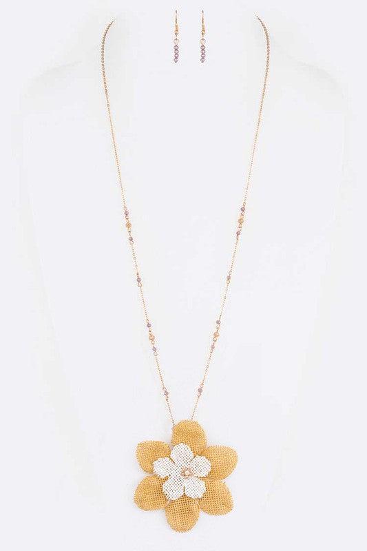 Straw Flower Pendant Iconic Necklace Set