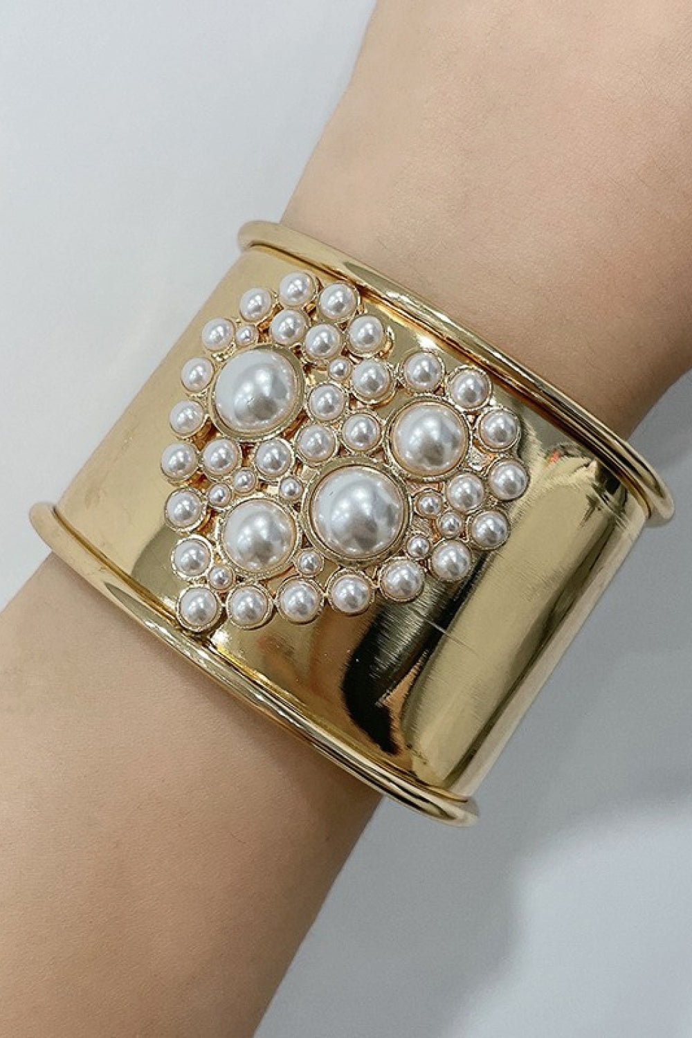 Heart Pearl Open Bracelet -  Nueva Moda Boutique By Giselly 